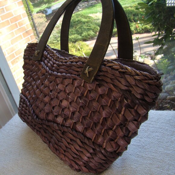 Woven taupe straw wooden handles hand bag summer purse - Picture 2 of 6